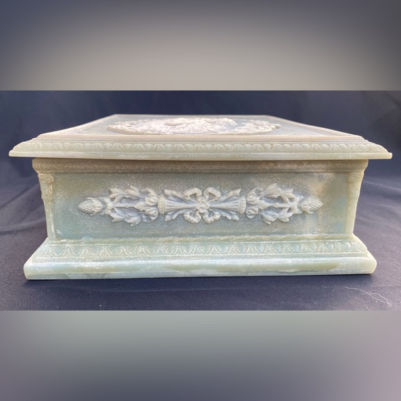 Incolay Carved Stone Hinged Jewelry Trinket Box with Compartments Gorgeous** - Picture 11 of 16